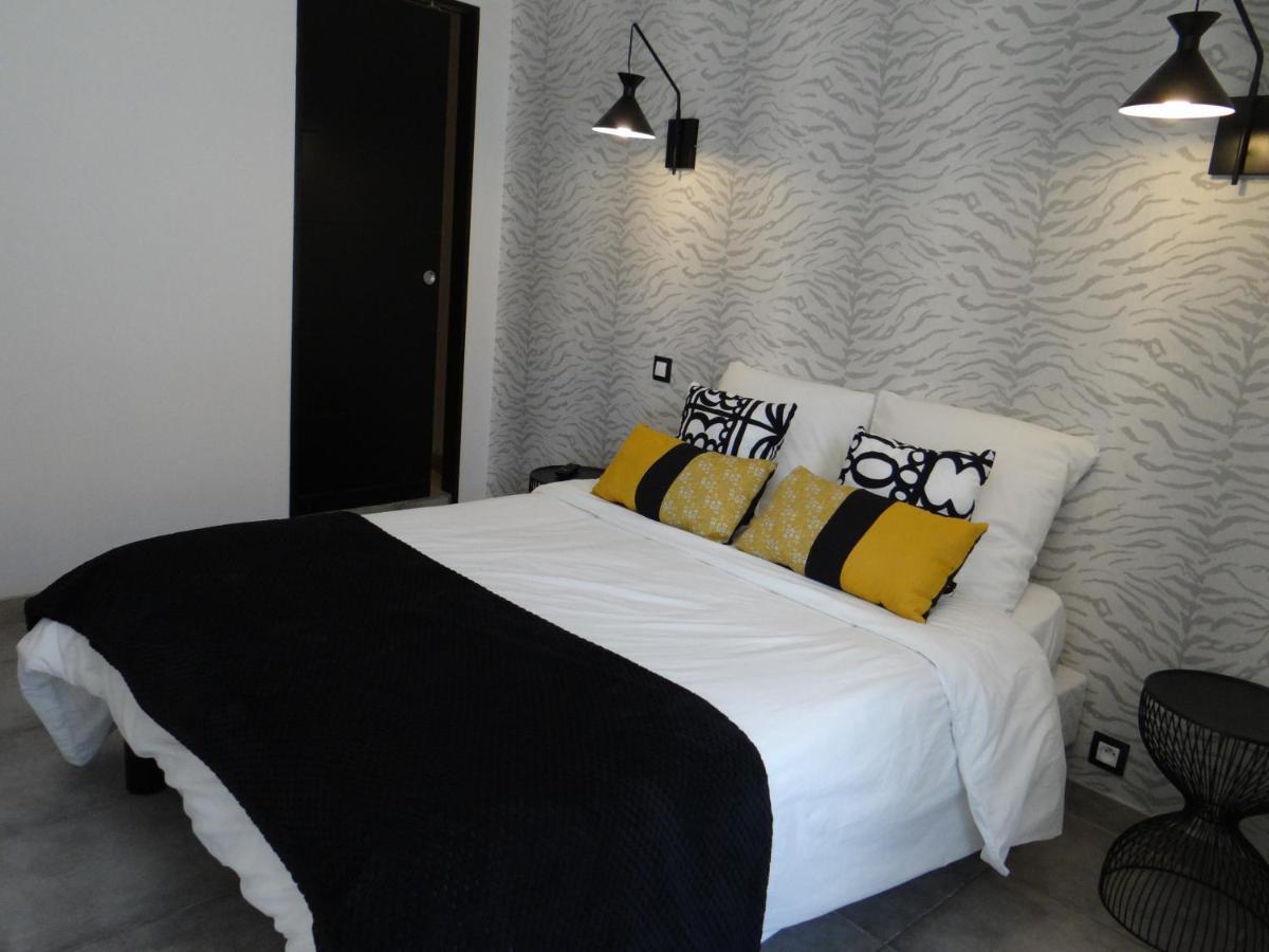 Bed and Breakfast Les Marguerites Champdolent Exteriér fotografie