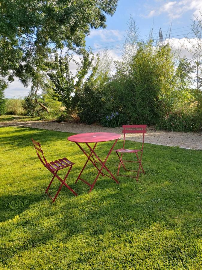Bed and Breakfast Les Marguerites Champdolent Exteriér fotografie